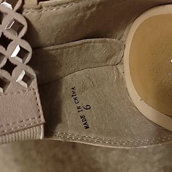 Yellow Box Wedge Sandals - Picture 7 of 8